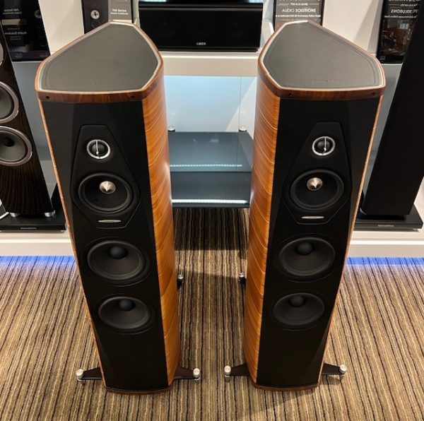 Sonus Faber Olympica III Floor Standing Speakers ( Consignment Stock)